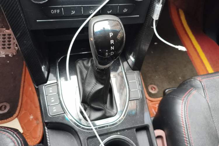 Used Huanghai N3 2017 2.4T Automatic Two-Wheel Drive Supreme Edition 4K22D4T
