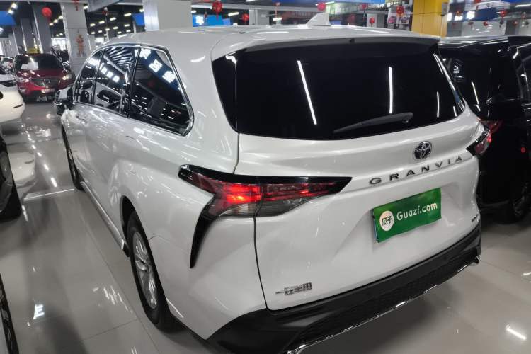 Used Toyota Granvia 2024 2.5L Hybrid Comfort Edition
