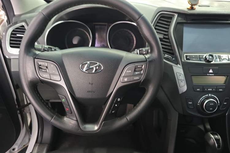 Used Hyundai Santa Fe 2013 2.4L Automatic Two-Wheel Drive Smart Version