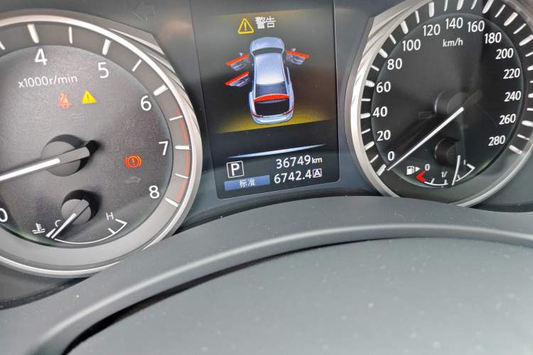 Used Infiniti Q50L 2018 2.0T Elite Sport Version China VI Standard Odometer Close Up