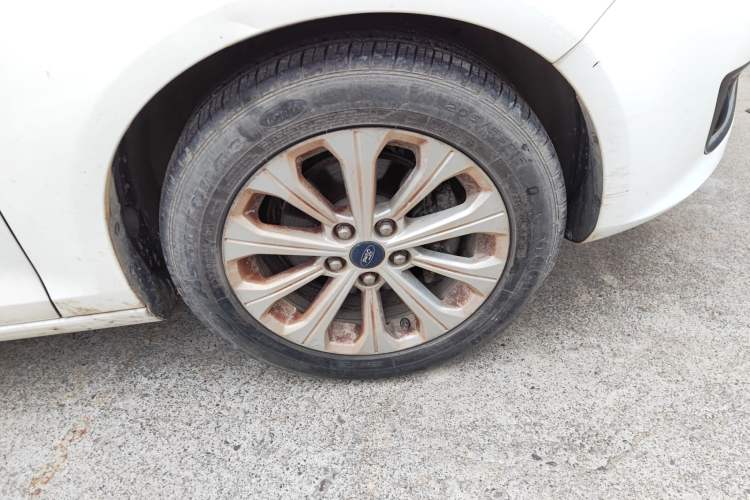 Used Ford Escort 2015 1.5L Automatic Fashion Model Right Front Wheel Hub