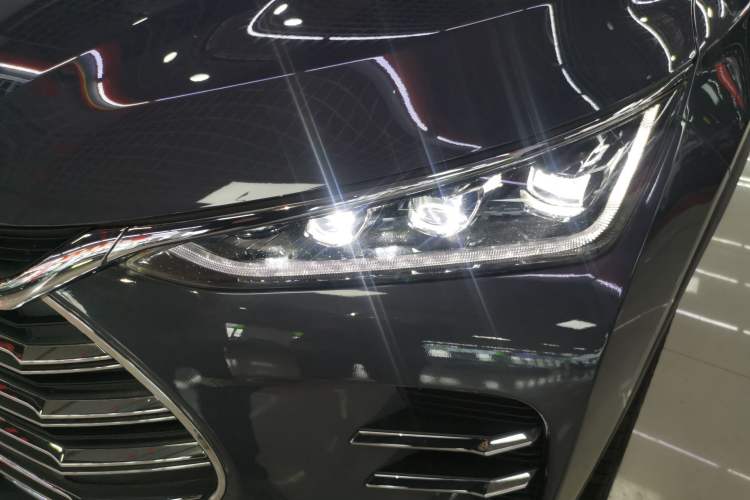 Used BYD Tang New Energy 2019 DM 2.0T All-Wheel Drive Smart Connectivity Enjoyment Model 7 Seats China VI Standard
