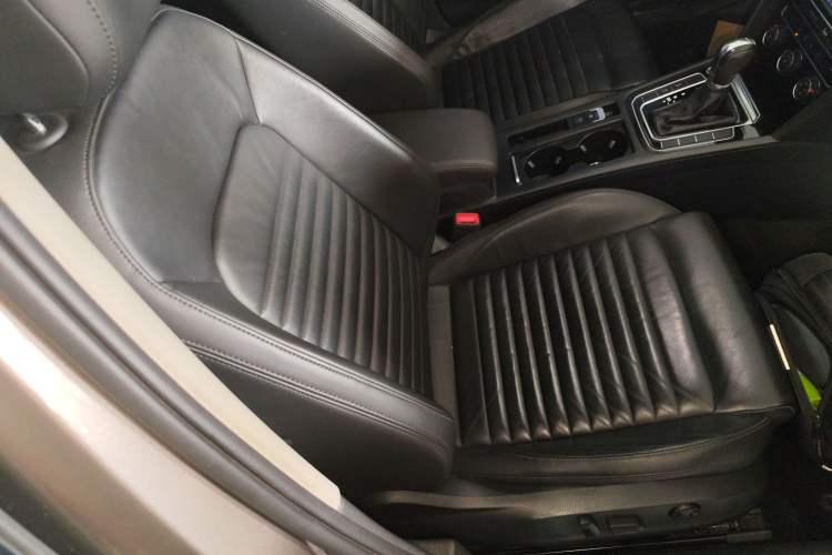 Used Volkswagen Magotan 2018 330TSI DSG Advanced Model Right Front Seat