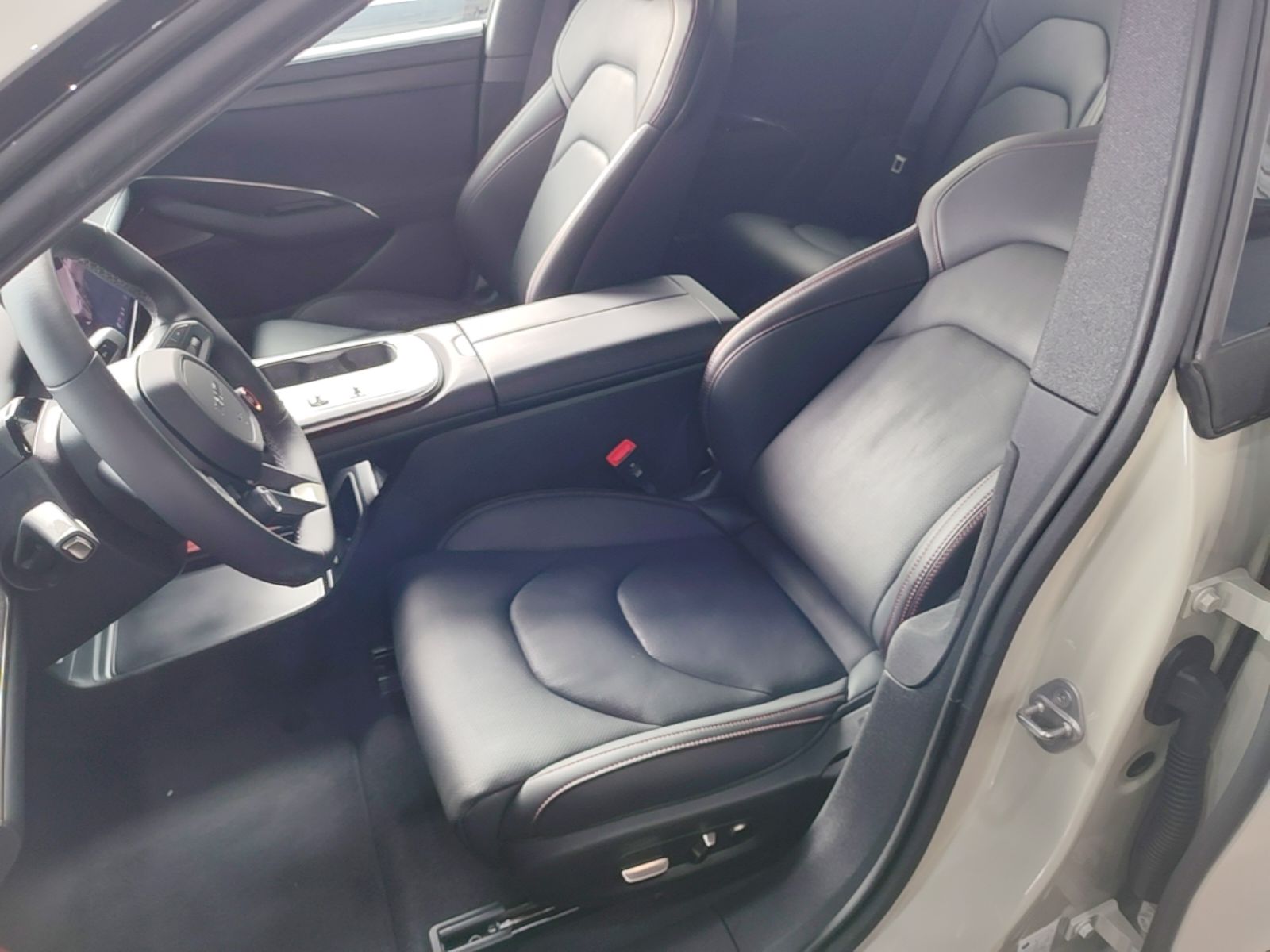 Xiaomi Auto SU7 2024 Rear-Drive Ultra-Long Range Advanced Pro-Level Intelligent Driving Version — снимка 17