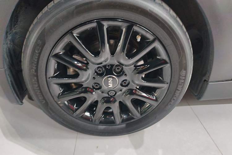 Used MINI 2021 1.5T COOPER Classic Edition Five-Door Version Left Front Wheel Hub