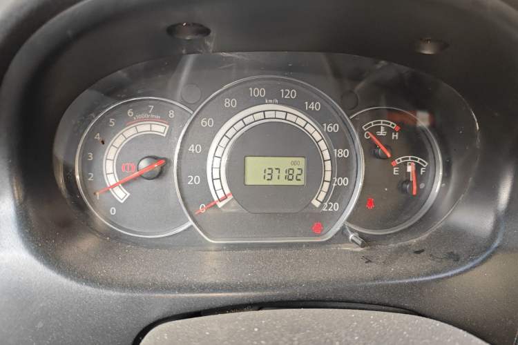 Used JAC Group Refine M2 2012 1.8L MT Business Luxury 5-Seater