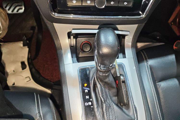 Used Roewe RX5 2016 20T Two-Wheel Drive Automatic Internet Smart Edition