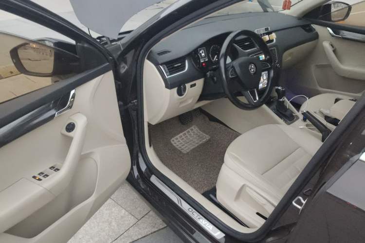 Used Skoda Octavia 2017 1.6L Automatic Smart Drive Edition
