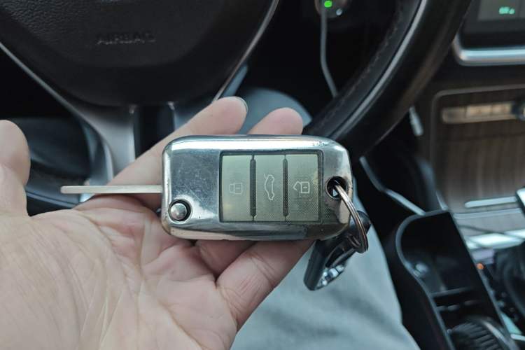 Used Roewe RX8 2019 30T Smart Connectivity Two-Wheel Drive Supreme Flagship Edition