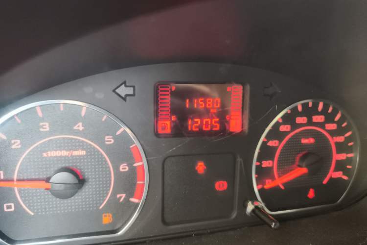 Used Wuling Hongguang V 2022 1.5L Jingqu Edition Electric-Assist LAR Odometer Close Up