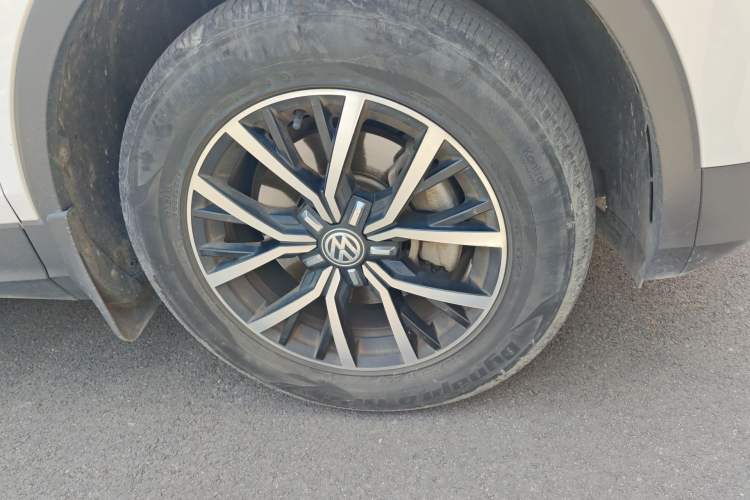 Used Volkswagen Tiguan L 2017 330TSI Automatic Two-Wheel Drive Luxury Edition Right Front Wheel Hub