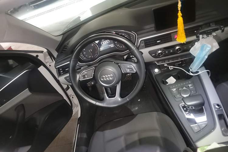 Used Audi A4L 2019 40 TFSI Ambition Version China V Steering Wheel