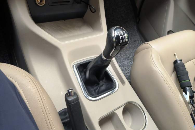 Used FORTHING Lingzhi 2020 M5L 1.6L Luxury 7-Seater Gear Lever