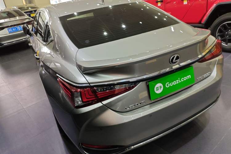 Used Lexus ES 2022 300h Excellence Edition
