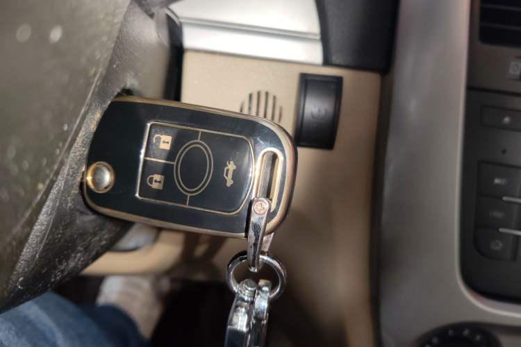 Used Buick Excelle 2013 1.5L Automatic Classic Model Interior 1