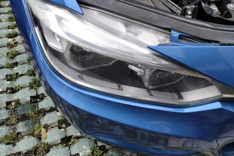 Used BMW 3 Series 2018 320i M Sport Package Right Front Headlight