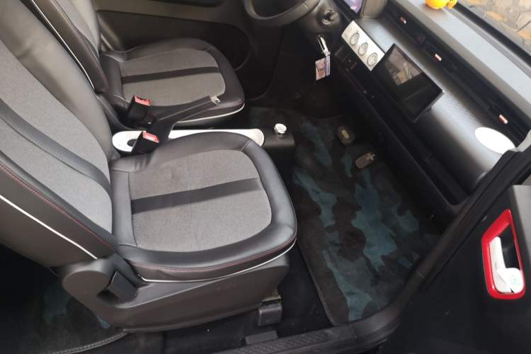 Used Wuling Hongguang MINIEV 2022 GAMEBOY 300km Enthusiast Model with Lithium Iron Phosphate Right Front Seat