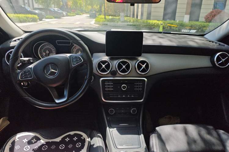 Used Mercedes-Benz GLA 2016 GLA 200 Fashion Model Center Console