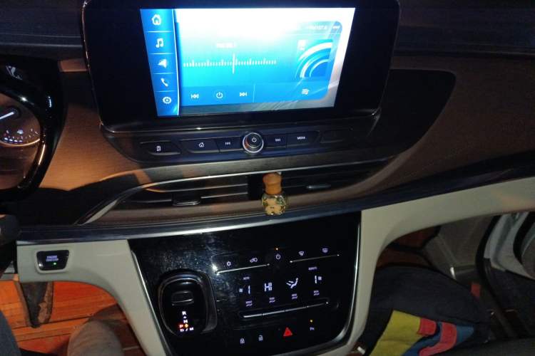 Used Buick GL8 2022 Land Cruiser Executive Class 652T Comfort Model