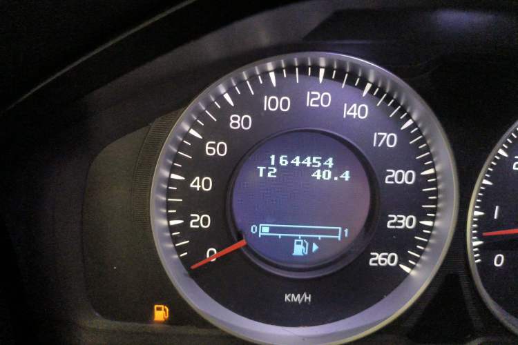 Used Volvo V60 2013 T5 Comfort Edition Odometer Close Up