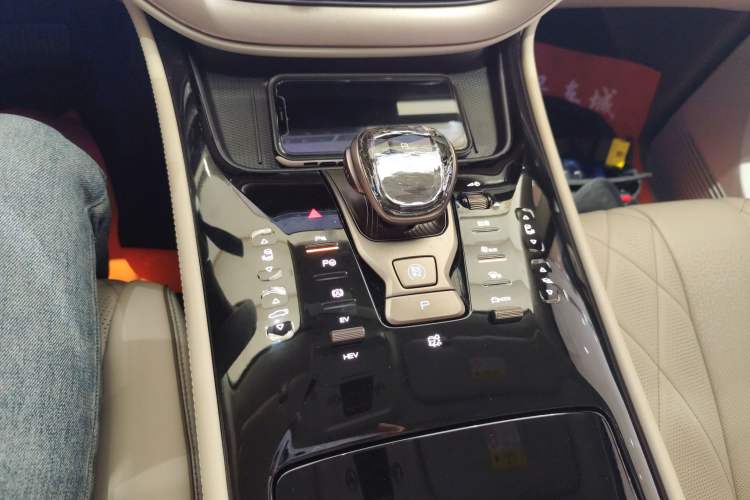 Used Denza D9 2022 DM-i 970 Four-Wheel Drive Flagship Model
