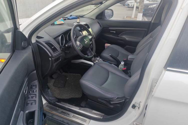 Used Mitsubishi ASX 2013 2.0L CVT Two-Wheel Drive Tech Edition Left Front Seat