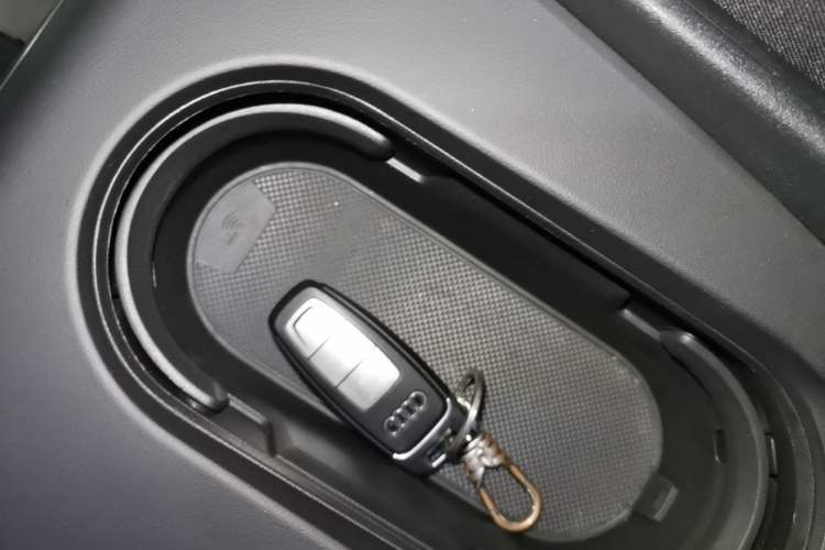 Used Audi Q5 e-tron 2023 40 e-tron Starry Edition Mecha Kit Vehicle Key