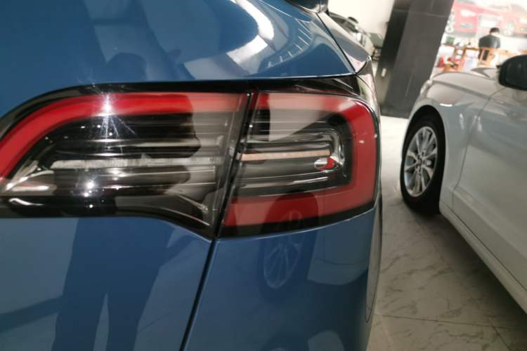 Used Tesla Model Y 2024 Long-Range All-Wheel-Drive Version Right Rear Taillight