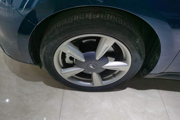 Used ORA Good Cat 2022 Morandi Edition 400km Standard Range Luxury Version Lithium-Ion Battery Left Front Wheel Hub