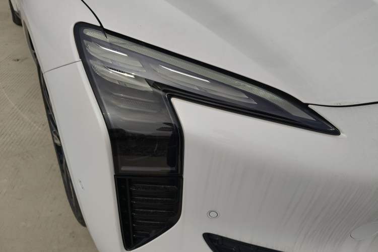 Used Hongqi EH7 2024 760 Pro+ Four-Wheel Drive Version Right Front Headlight