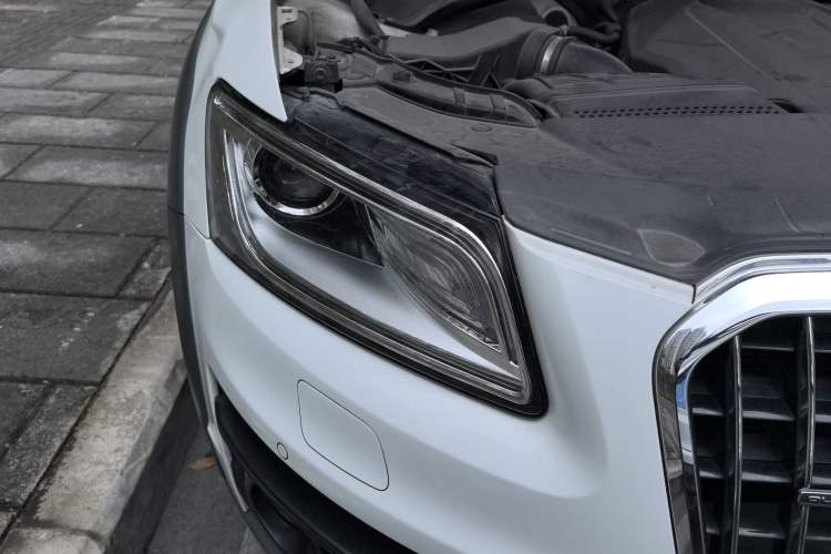 Used Audi Q5 2018 Collector's Edition 40 TFSI Technology Model
