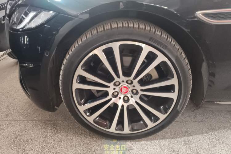 Used Jaguar XFL 2022 XFL 2.0T P250 Two-Wheel-Drive Prestige Luxury Edition Exterior 4