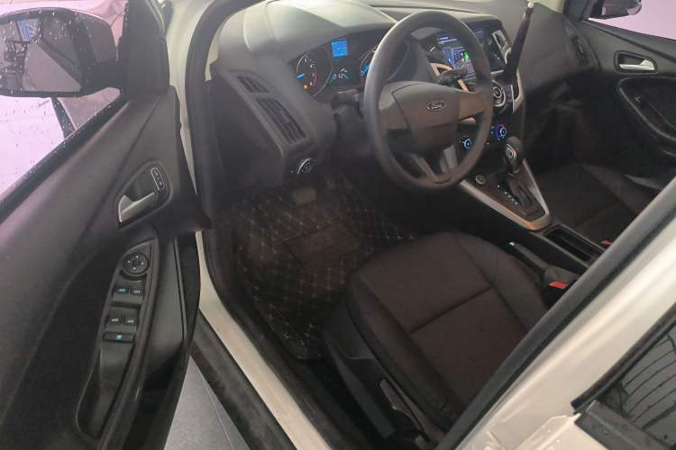 Used Ford Focus 2017 Hatchback 1.6L Automatic Comfort Plus SmartDrive Edition
