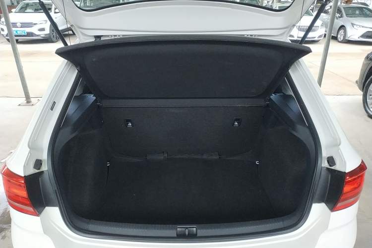 Used Volkswagen Santana 2015 Haval H6 1.6L Automatic Luxury Model Trunk