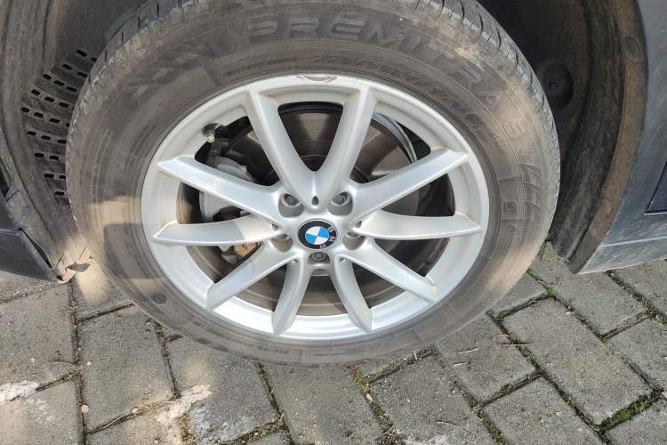 Used BMW X1 2016 sDrive18Li Fashion Model Left Front Wheel Hub