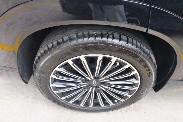 Used Chery Tiggo 9 2025 2.0T Dual-Clutch Two-Wheel Drive Luxury Edition 5 Seats Right Rear Wheel Hub