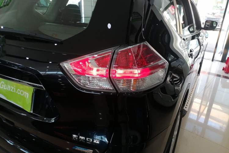 Used Nissan X-Trail 2015 2.5L CVT Leading MAX Edition 4WD Right Rear Taillight