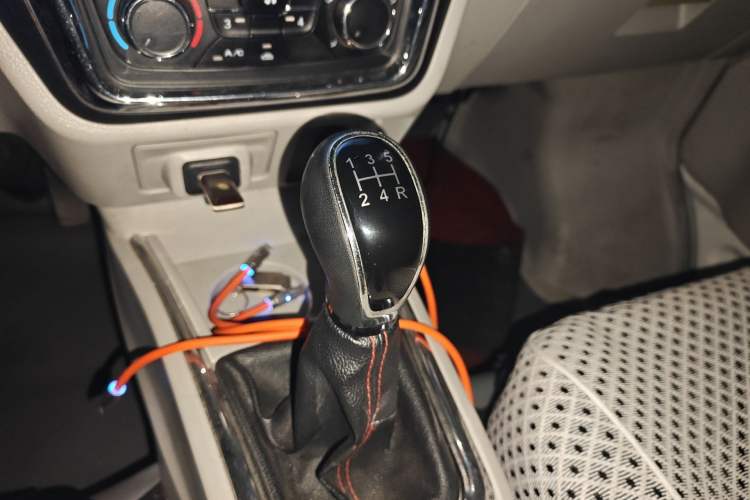 Used Jinbei New Hiace X30L 2021 1.5L Wealth Central Air Conditioning Edition Van China VI Standard SWC15M