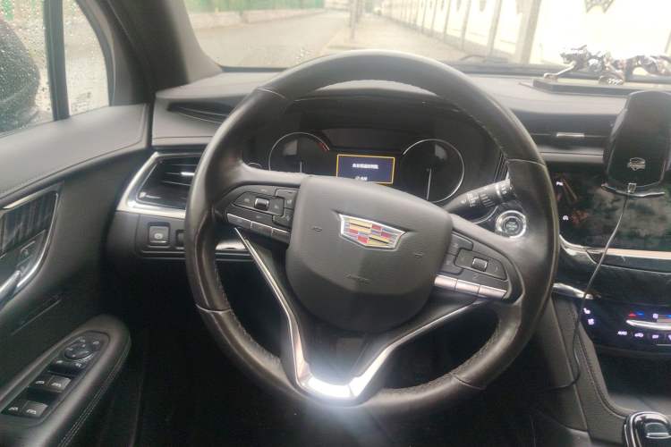 Used Cadillac XT6 2022 2.0T Six-Seater Four-Wheel-Drive Luxury Standard Edition Steering Wheel