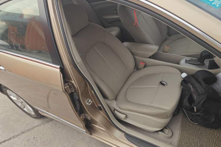 Used Dongfeng Aeolus A60 2012 1.6L Automatic Luxury Version
