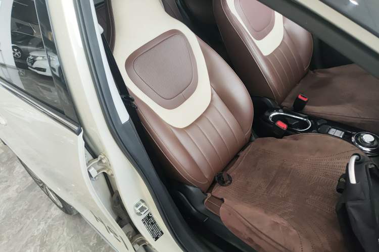 Used Wuling Bingo 2023 333 km Lingxi Connected+ Version Right Front Seat