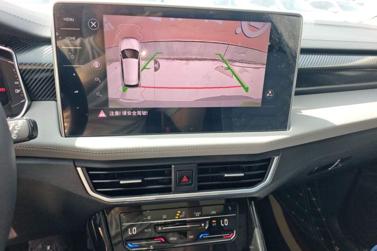 Used Volkswagen Tayron 2024 300TSI Two-Wheel-Drive Luxury Plus Advanced Version Audio And AC Panel