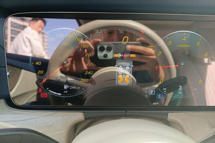 Used Mercedes-Benz E-Class 2023 E 260 4MATIC Coupe Instrument Cluster