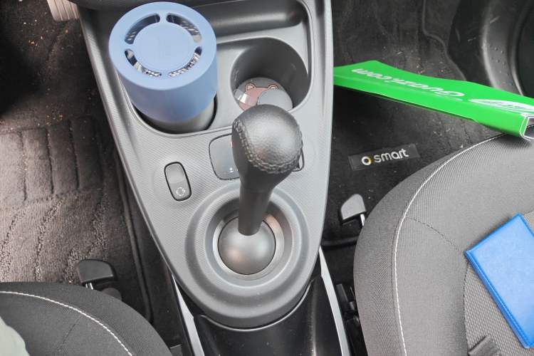 Used smart forfour 2018 1.0L 52kW Passion Edition Gear Lever