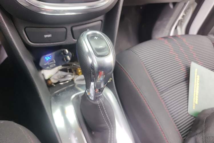 Used Buick Encore 2015 1.4T Automatic Two-Wheel Drive Urban Elite Version
