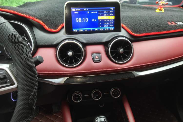 Used Dongfeng Fengon 500 2021 1.5L CVT Enjoyment Model Audio And AC Panel