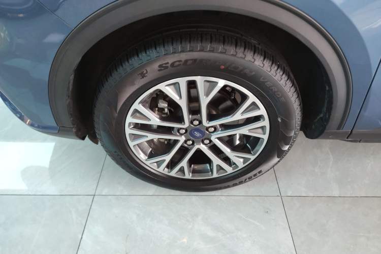 Used Ford Escape 2020 EcoBoost 245 Two-Wheel-Drive Titanium Edition Left Front Wheel Hub