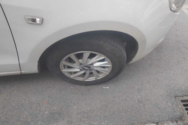 Used Chevrolet Sail 2013 Sedan 1.2L Manual Fashionable Happiness Edition Right Front Wheel Hub