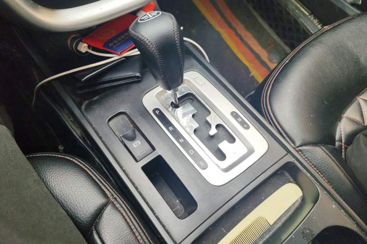 Used Bestune X80 2013 2.0L automatic comfort version