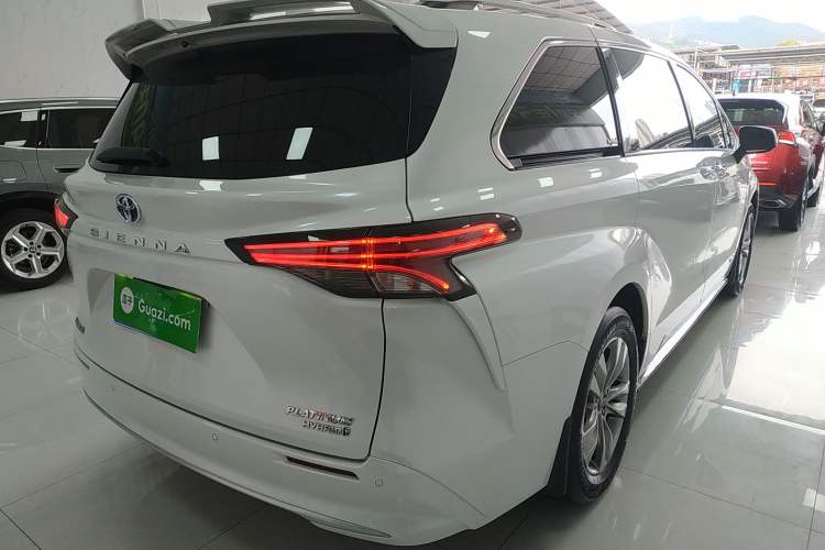 Used Toyota Sienna 2021 2.5L Hybrid Platinum Edition